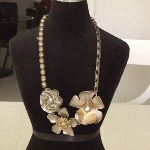 Woman’s Vintage Metal Necklace flower design with center rhinestones